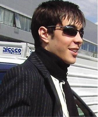 Toi notre ange avec tes myst�rieuses lunettes noires !!!!