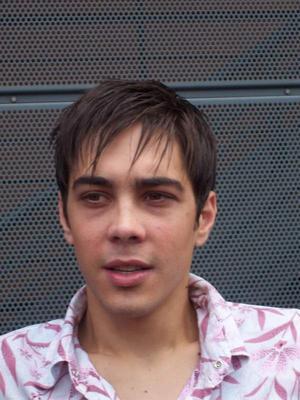 Gregory en mode chemise en fleur !!!!!